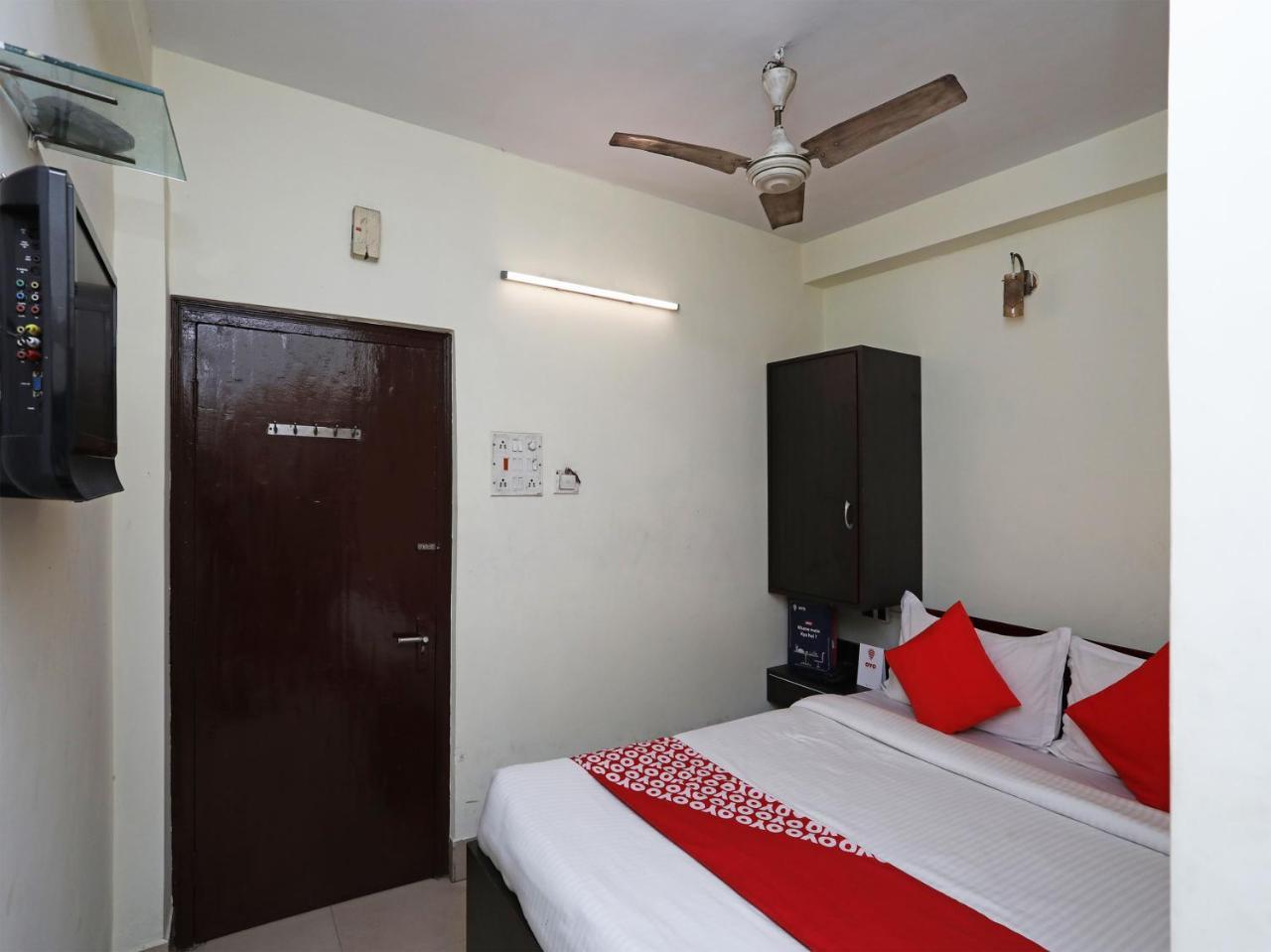 Oyo 13906 Vinita Inn Santragachi Exterior foto