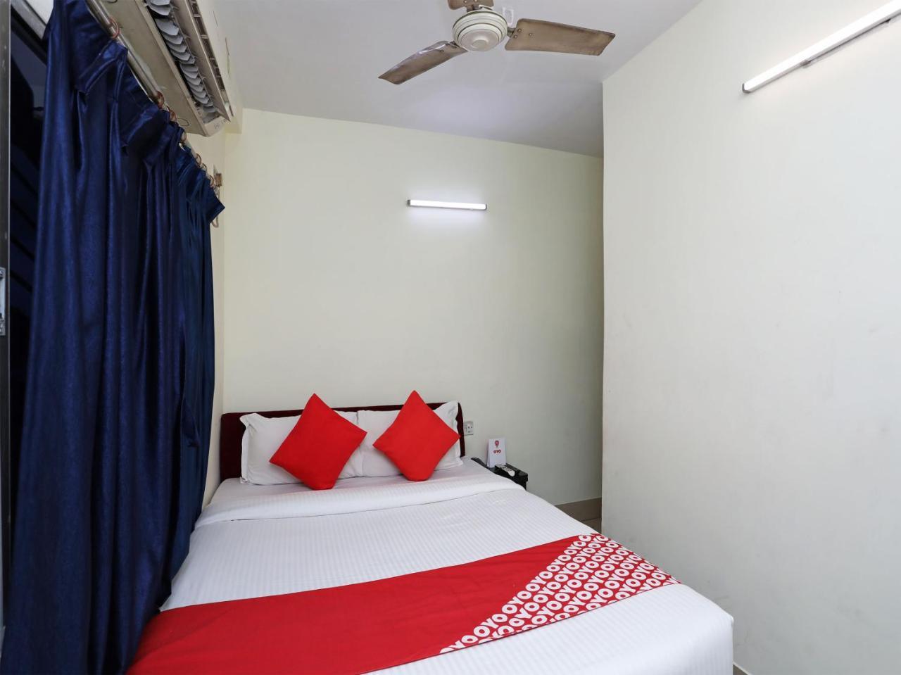 Oyo 13906 Vinita Inn Santragachi Exterior foto